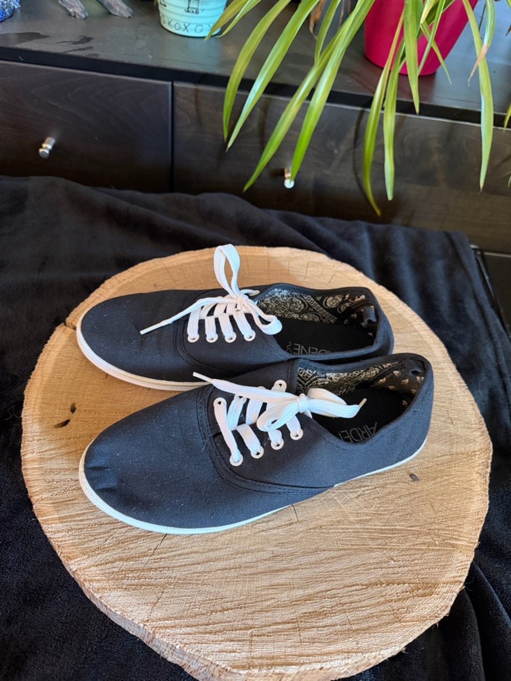 Ardene Black Canvas Lace-Up Women's Sneakers with White Laces